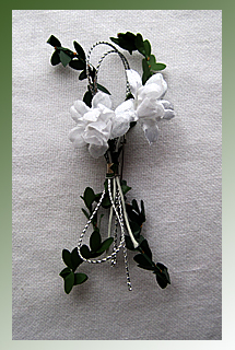 Anstecknadel, Kommunion, Anstecker weiße Blüten mit silber